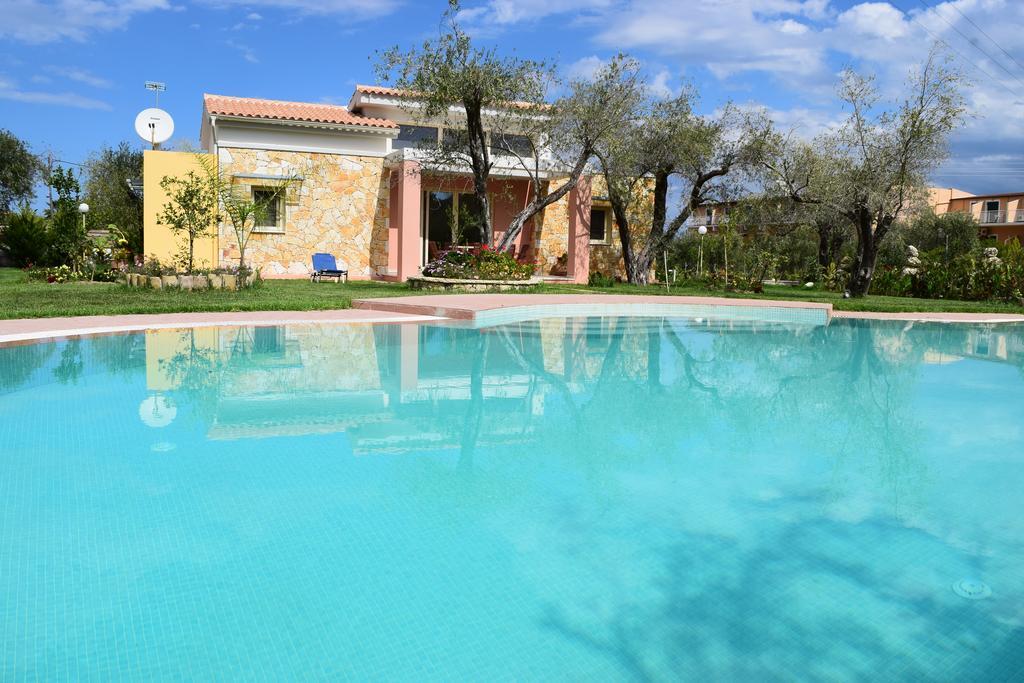 Three Stars Luxury Villas モライティカ エクステリア 写真